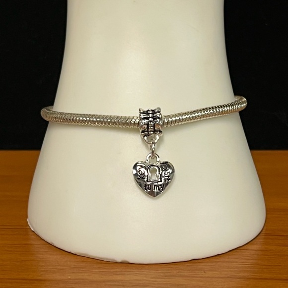 💕 3/$10 Key To My Heart Sliding Charm - Picture 2 of 5